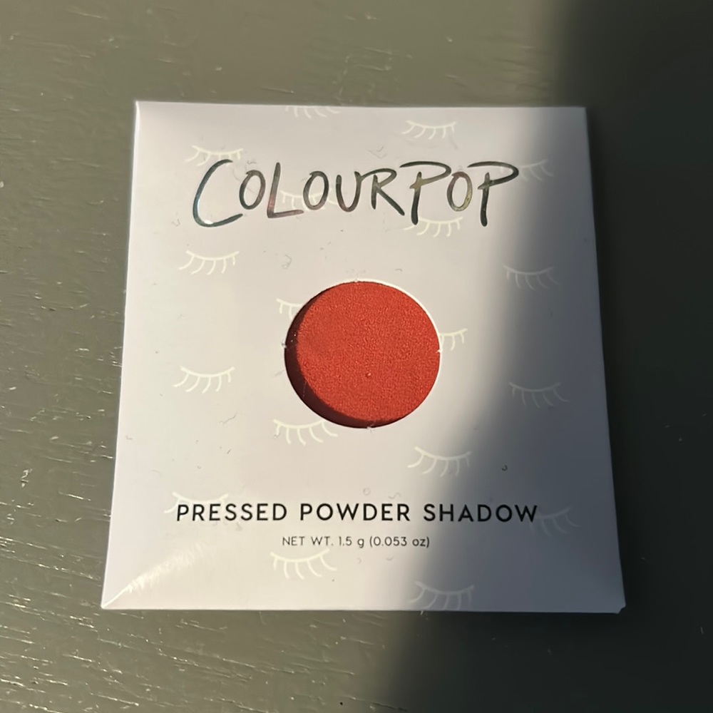 Colourpop pressed eyeshadow in “hop on”